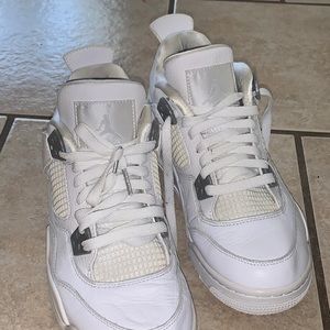 White Jordan’s size 7y